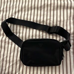 ARITZIA TnAction Black Cross Body Bag